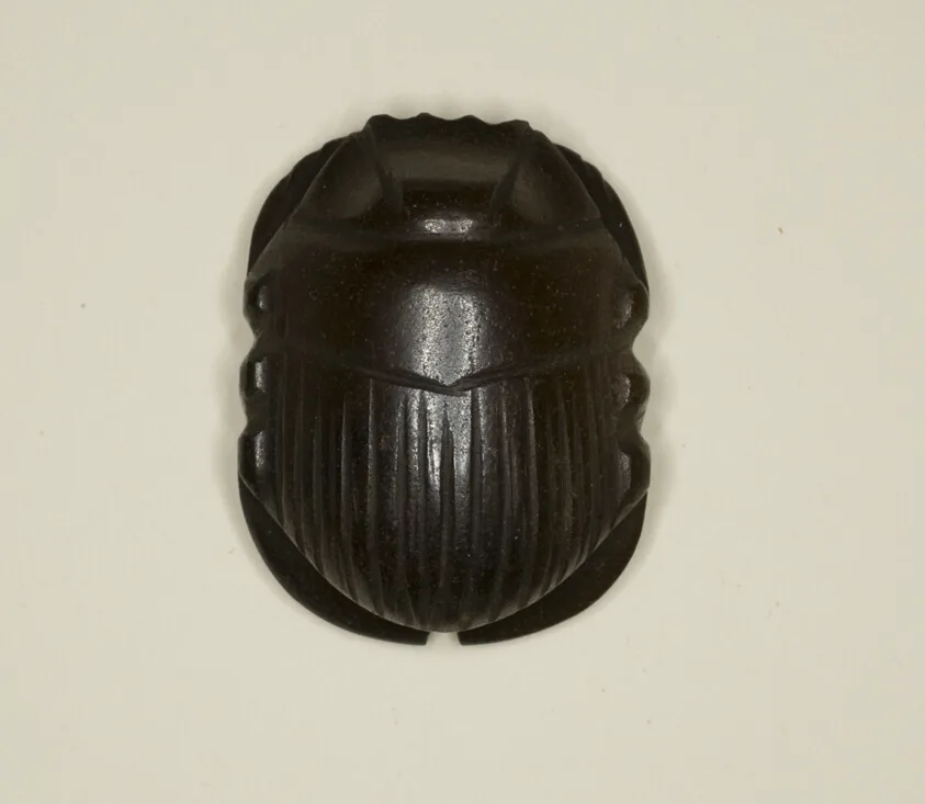 Amuleto scarabeo in pietra dell'antico Egitto