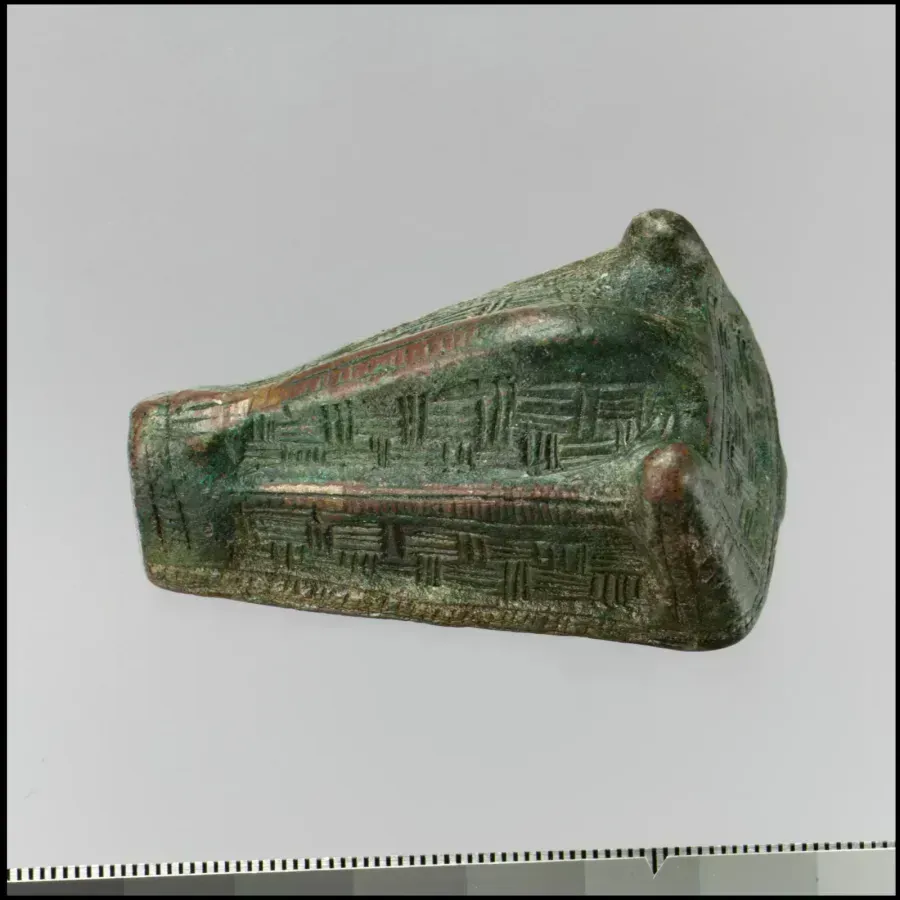 Bronzene Wikinger-Fibel in Form eines Tierkopfes, späte Wikingerzeit