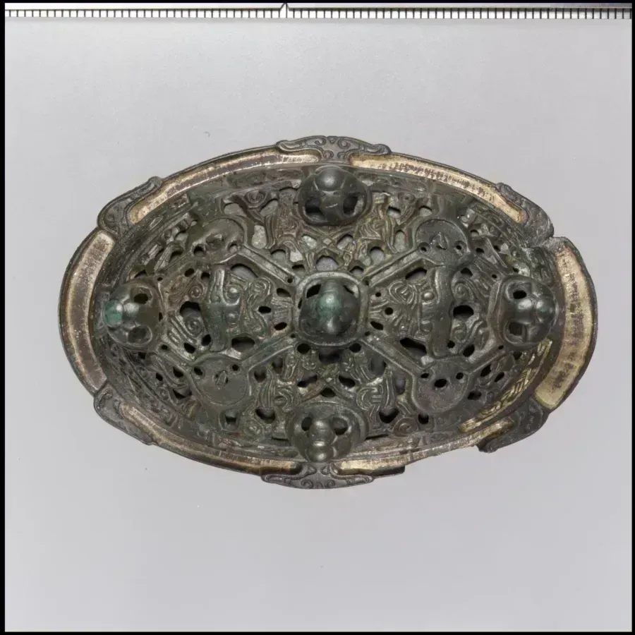 Ovale Bronze-Fibel, klassischer Frauenverschluss der Wikingerzeit