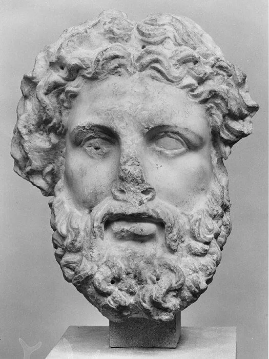 Marmorkopf eines Gottes, vermutlich Zeus, griechische Arbeit hellenistischer Zeit