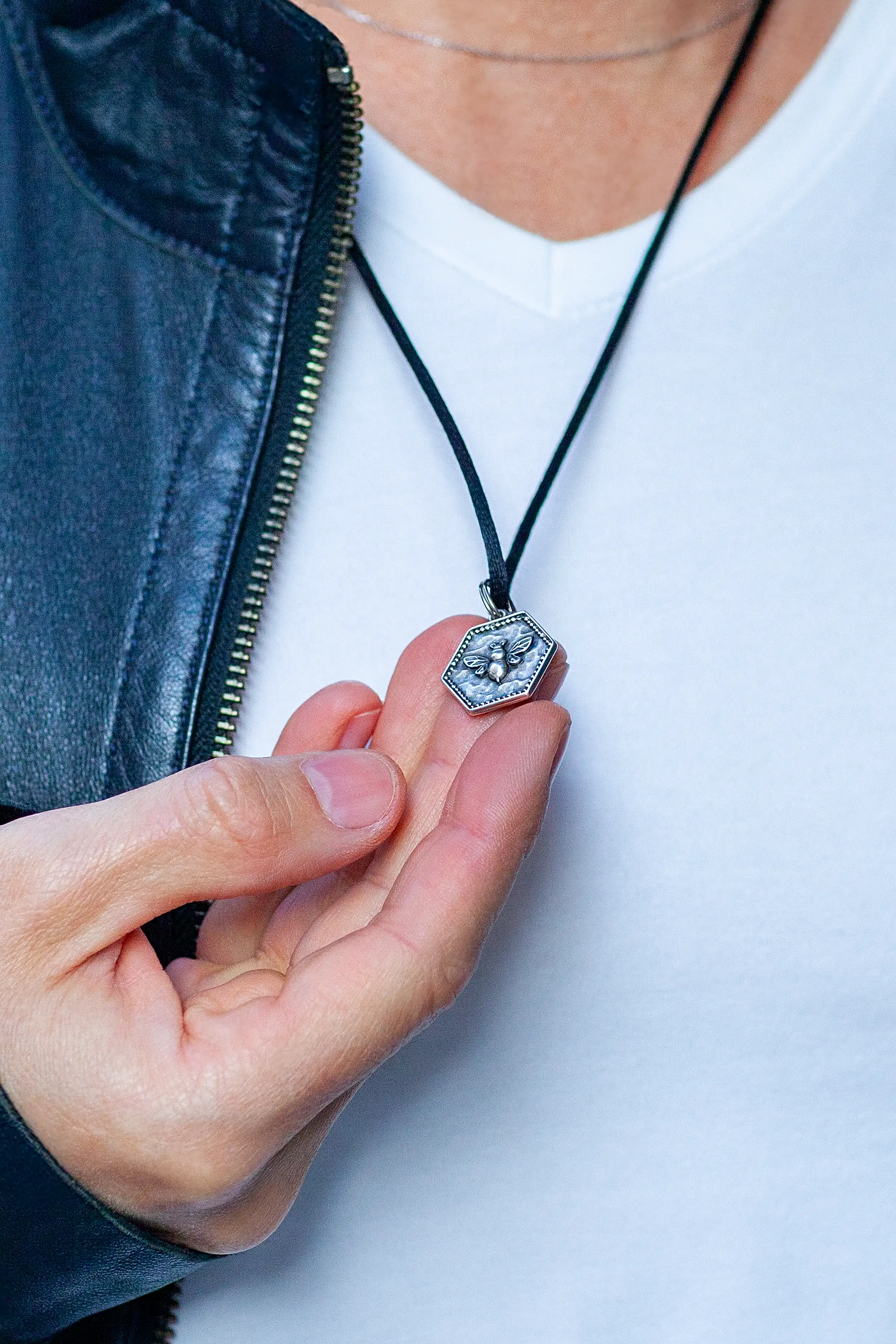 COLGANTE ABEJA EN PANAL 1